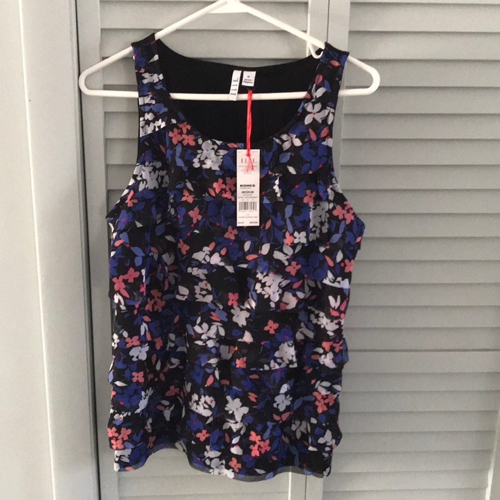 Flowy tank-